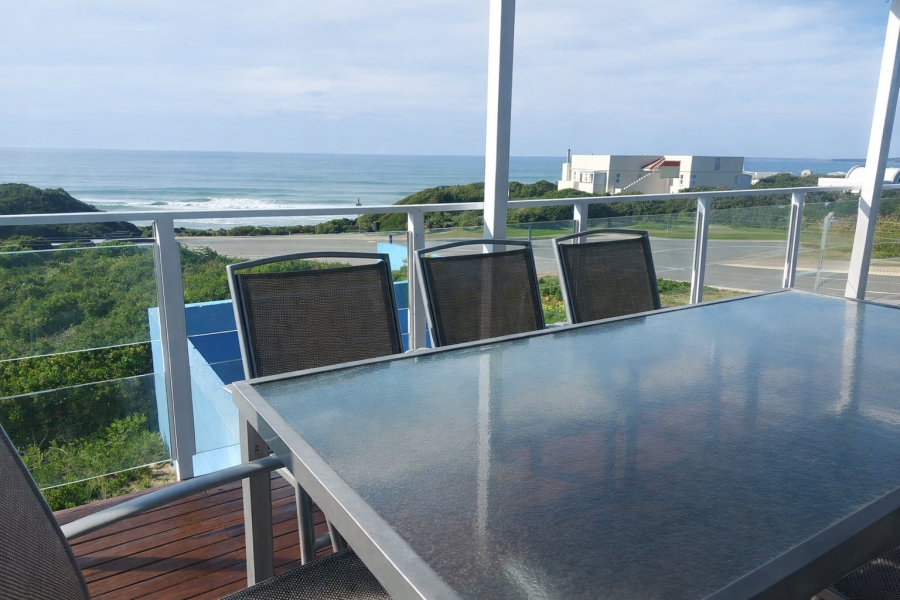 5 Bedroom Property for Sale in Boggomsbaai Western Cape